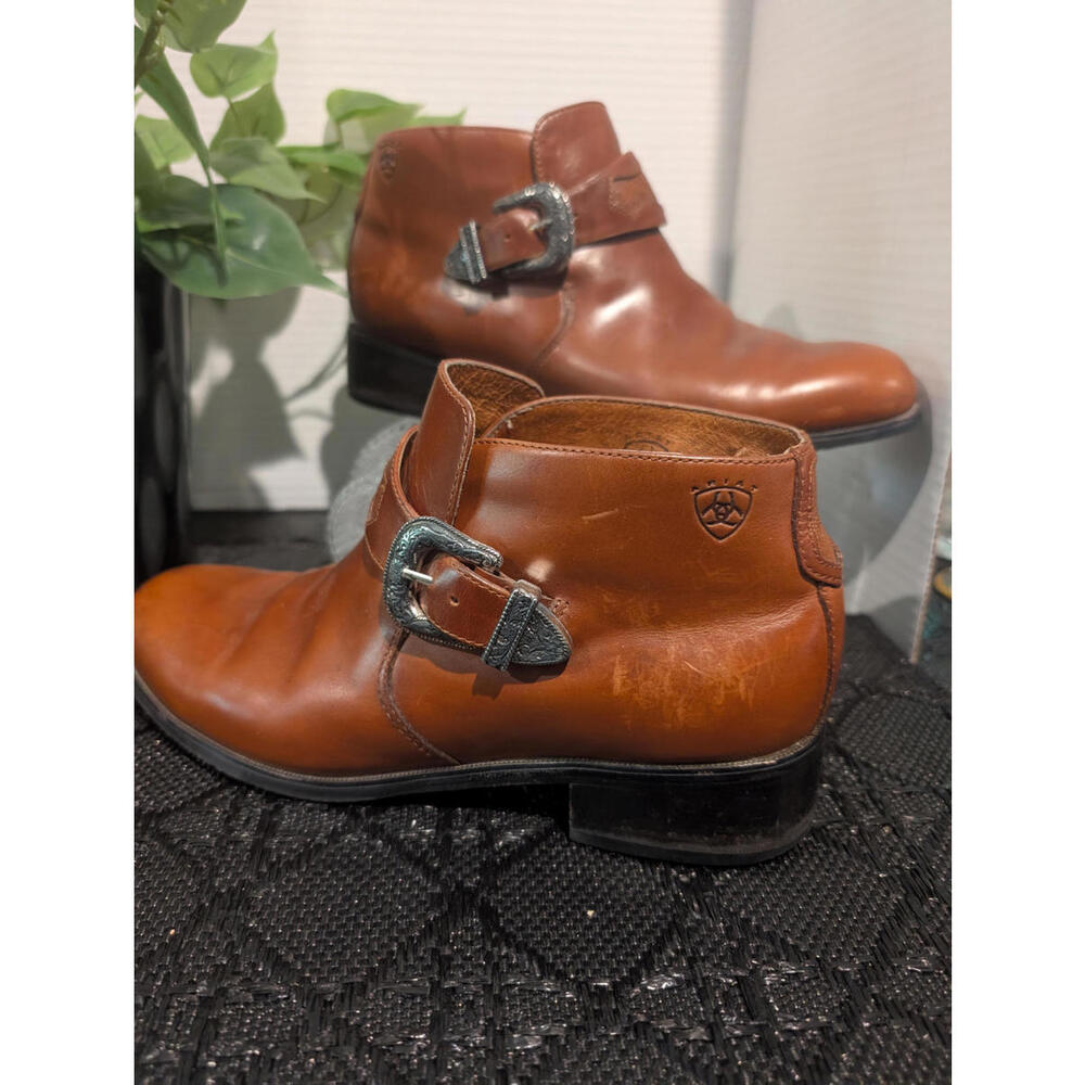 ARIAT DESTRESSED ANKLE BOOTS SIZE 8B